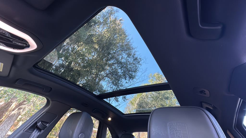 Used 2026 Porsche Macan image 16