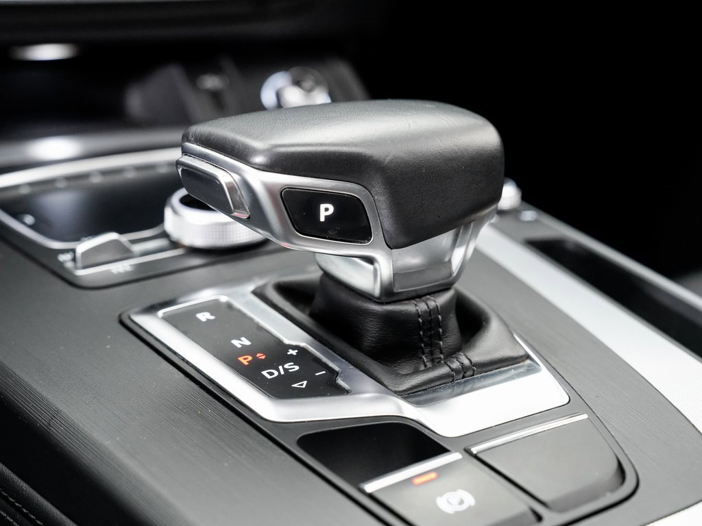 Used 2020 Audi Q5 2.0T Titanium Premium Plus w/ Premium Plus Package image 19