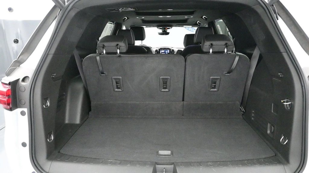 Used 2023 Chevrolet Traverse Premier FWD image 16