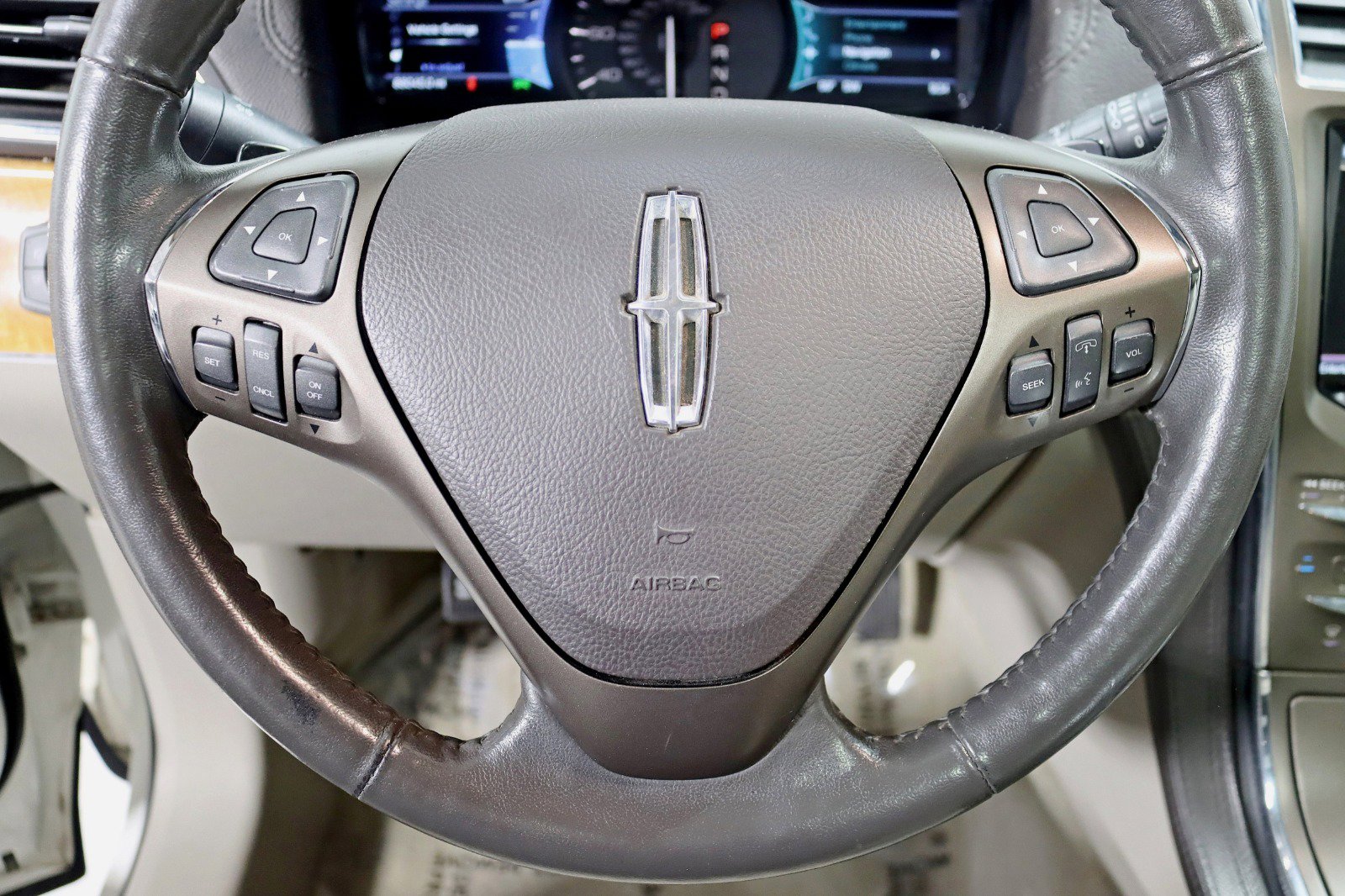 Used 2013 Lincoln MKX AWD image 15