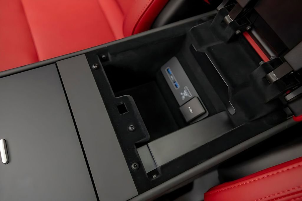 Used 2024 Jaguar F-TYPE R AWD/4WD image 21