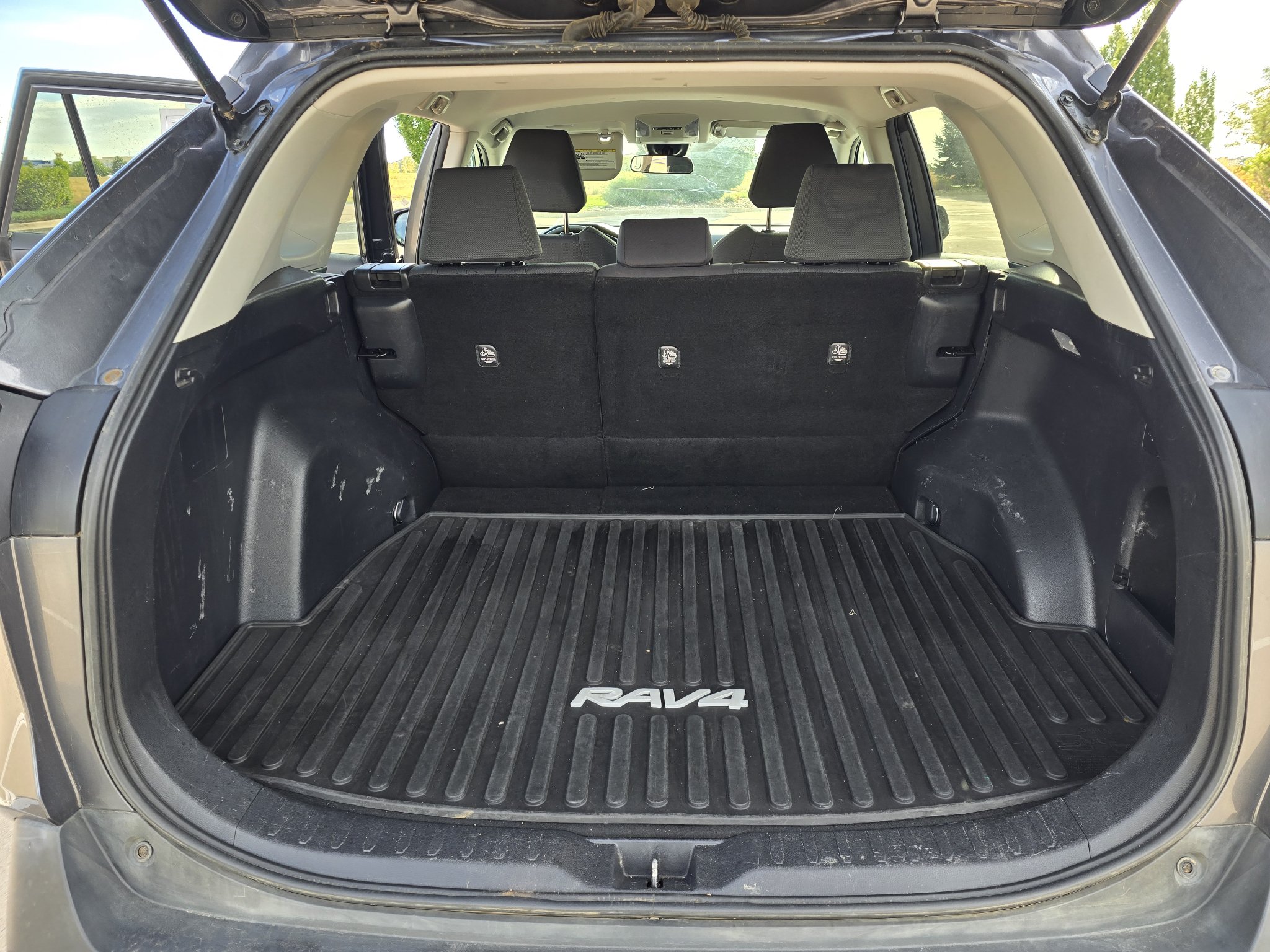 Used 2021 Toyota RAV4 XLE AWD/4WD image 29
