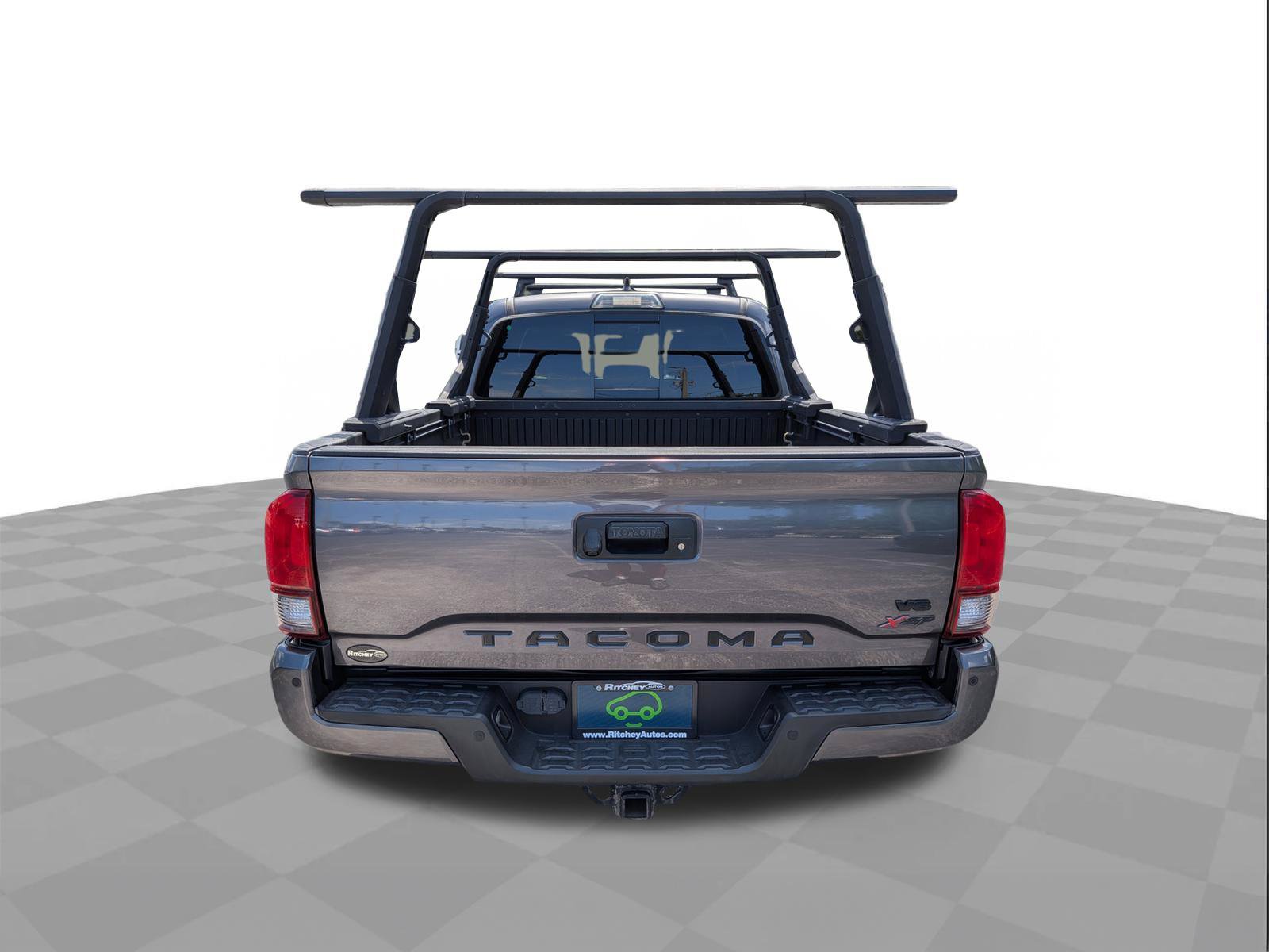 Used 2018 Toyota Tacoma SR5 RWD image 5