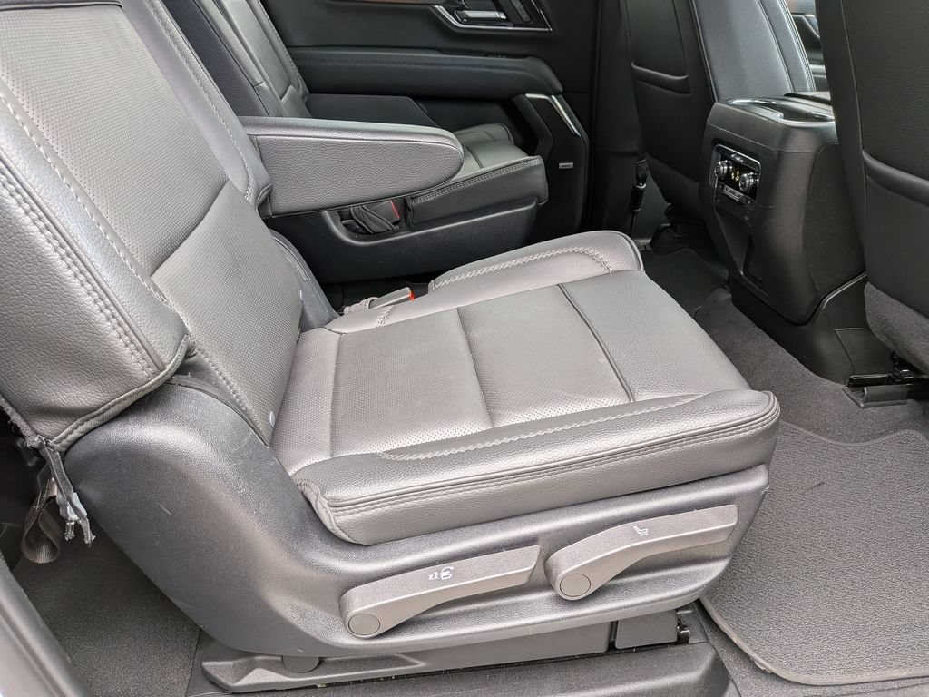 Used 2025 GMC Yukon XL Denali AWD/4WD image 30