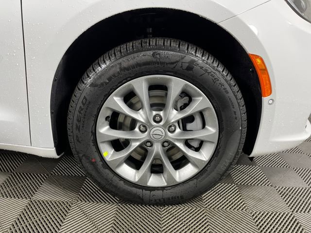New 2026 Chrysler Pacifica Select AWD/4WD image 5