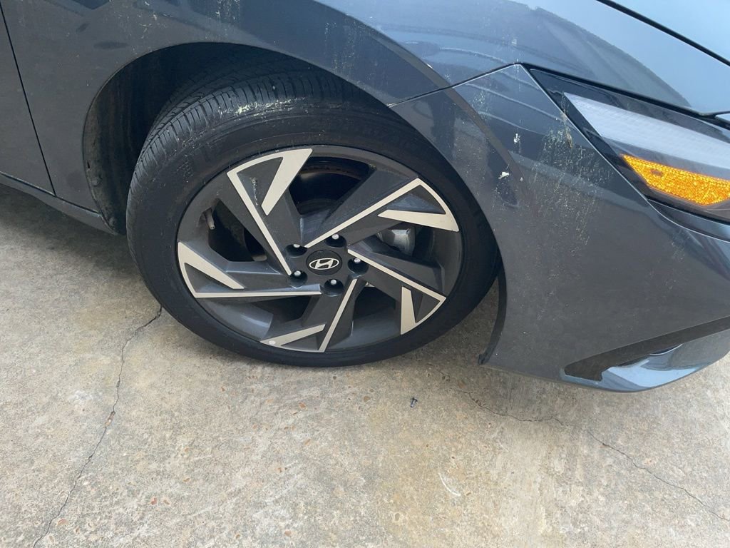 Used 2024 Hyundai Elantra Limited image 11