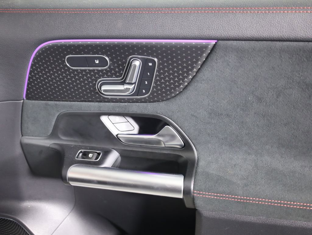 Used 2025 Mercedes-Benz GLA 35 AMG 4MATIC image 59