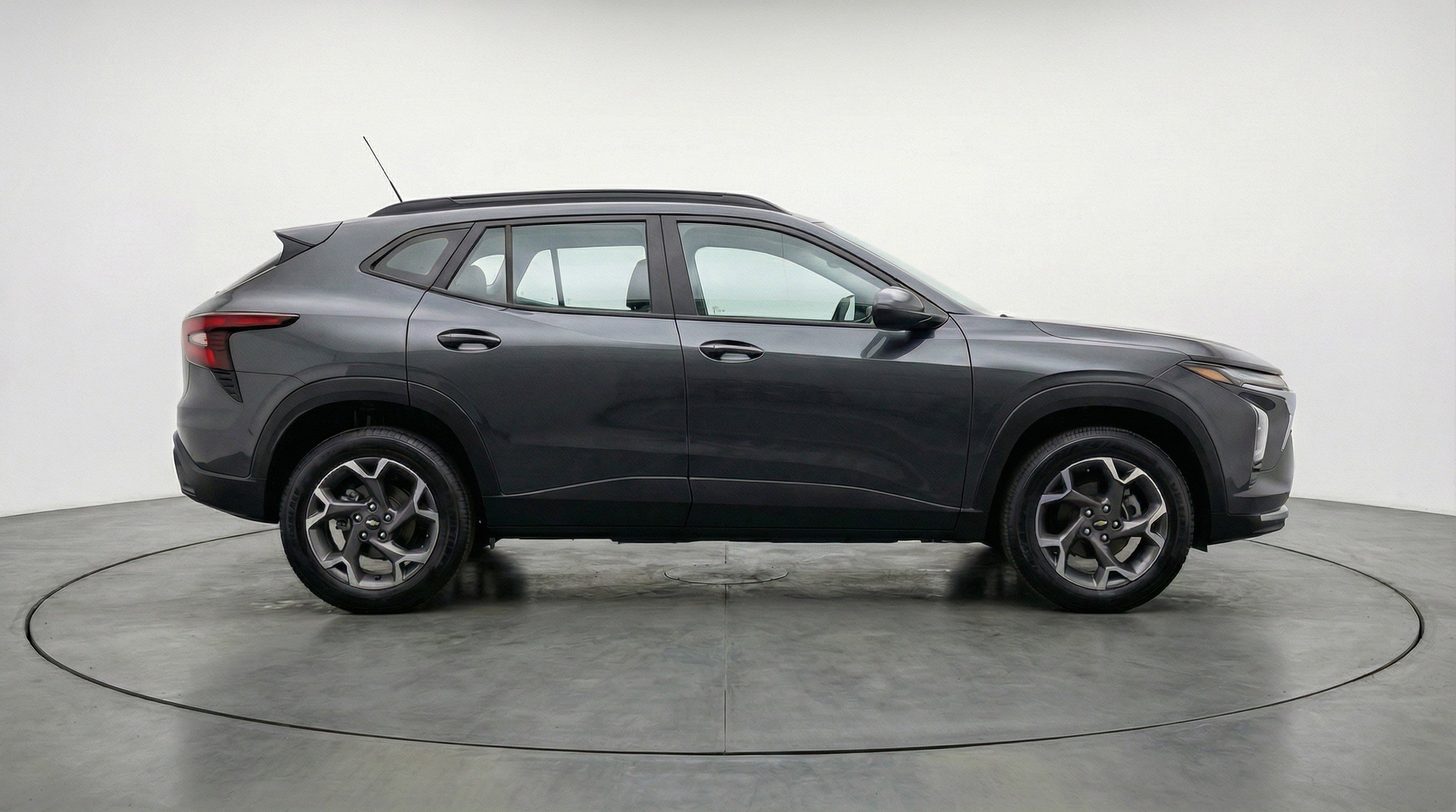 Used 2025 Chevrolet Trax LT w/ LT Convenience Package image 11