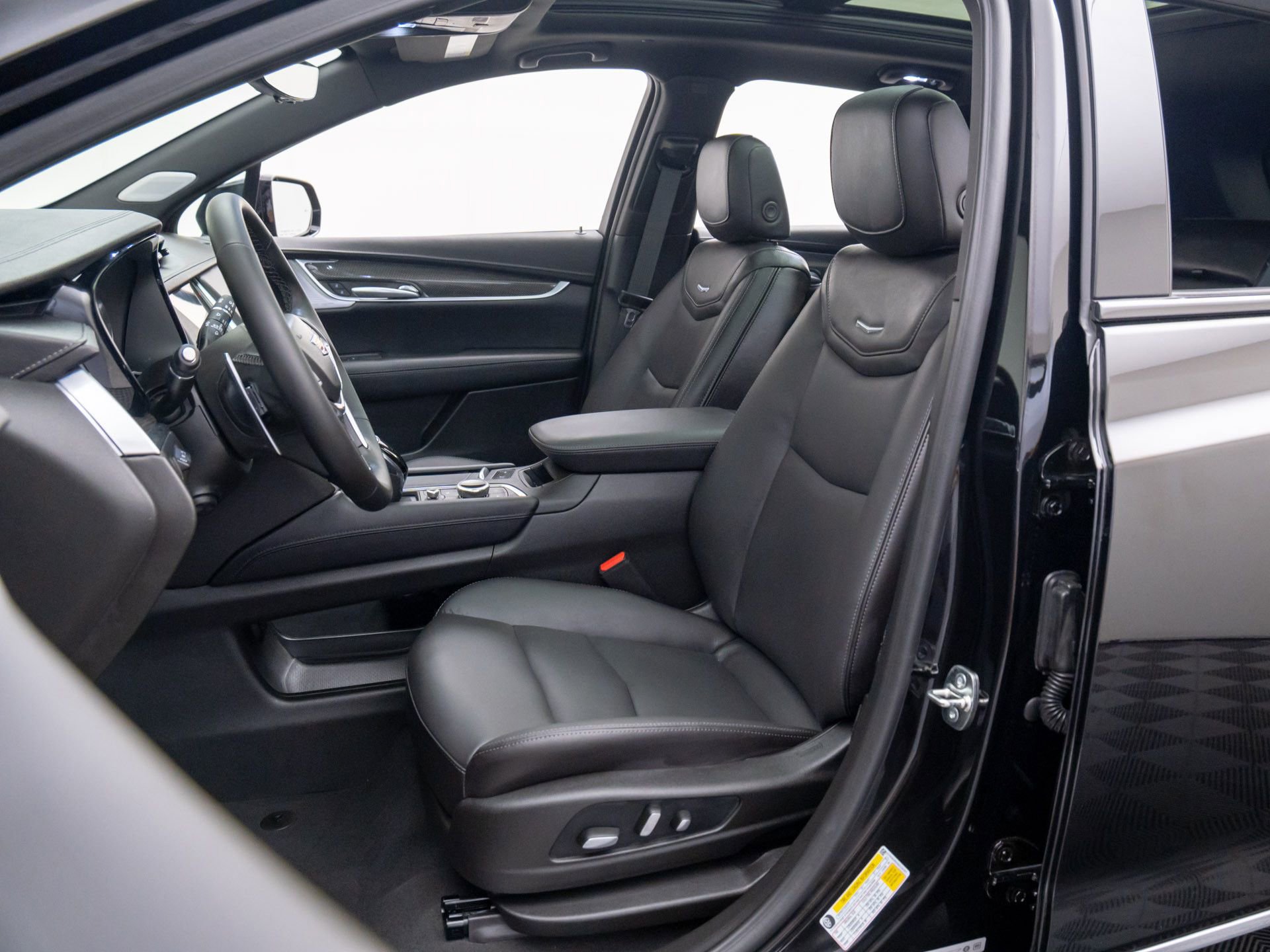 New 2025 Cadillac XT5 Sportv w/ Technology Package AWD/4WD image 17