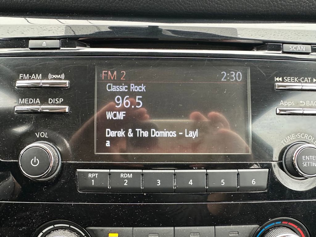 Used 2016 Nissan Rogue S AWD/4WD image 4