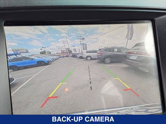Used 2018 Ford Explorer XLT w/ Equipment Group 202A FWD image 18