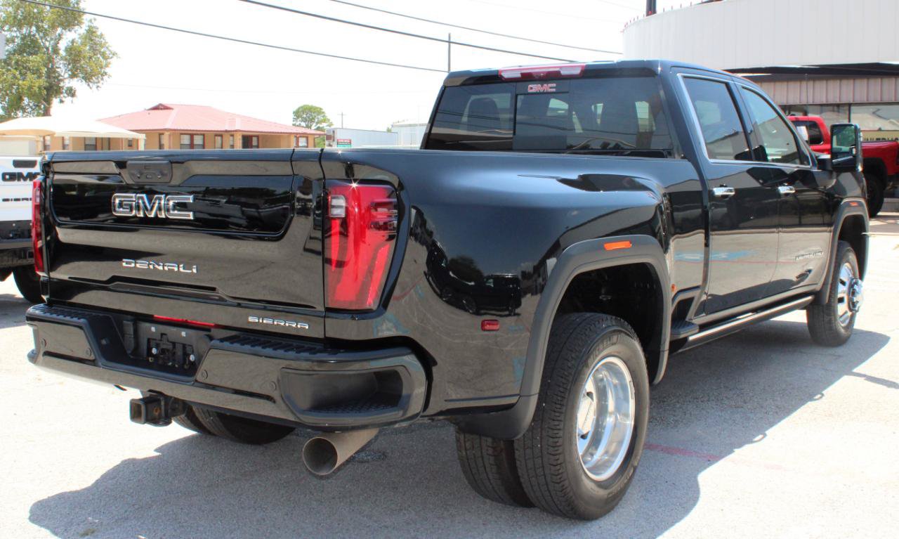 Used 2026 GMC Sierra 3500 Denali Ultimate AWD/4WD image 3
