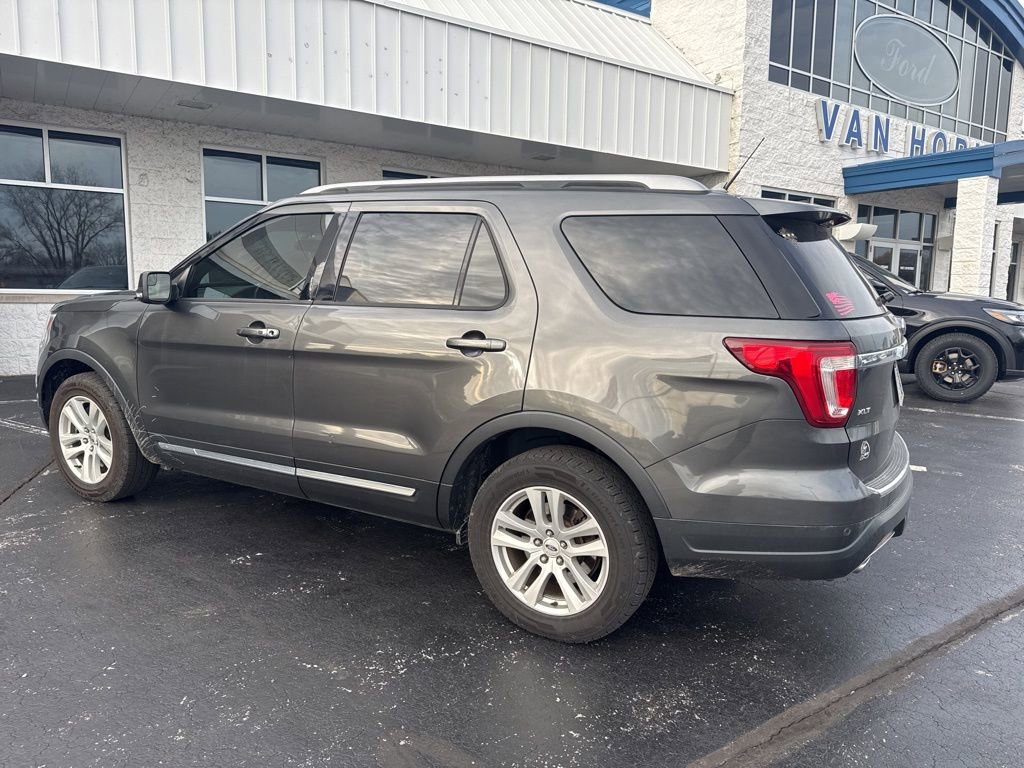 Used 2018 Ford Explorer XLT w/ Equipment Group 202A image 4