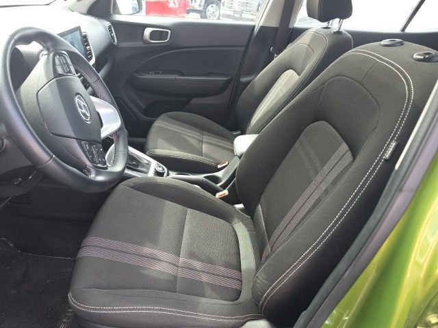 Used 2023 Hyundai Venue SEL image 10