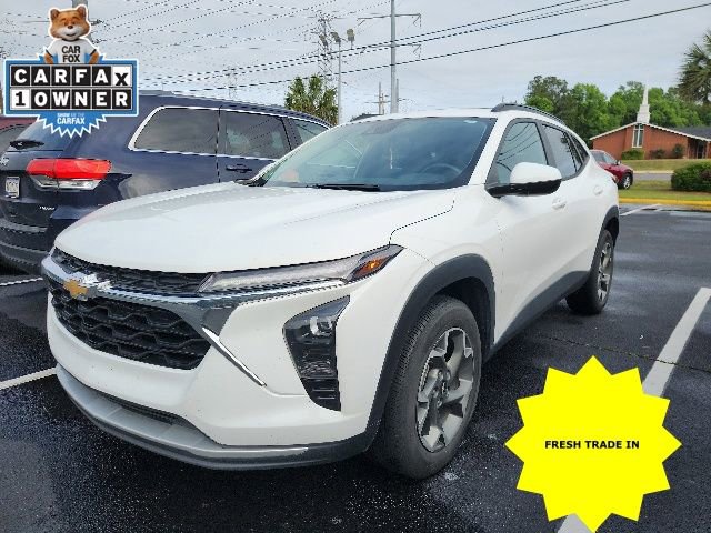 Used 2024 Chevrolet Trax LT w/ Sunroof Package FWD image 1