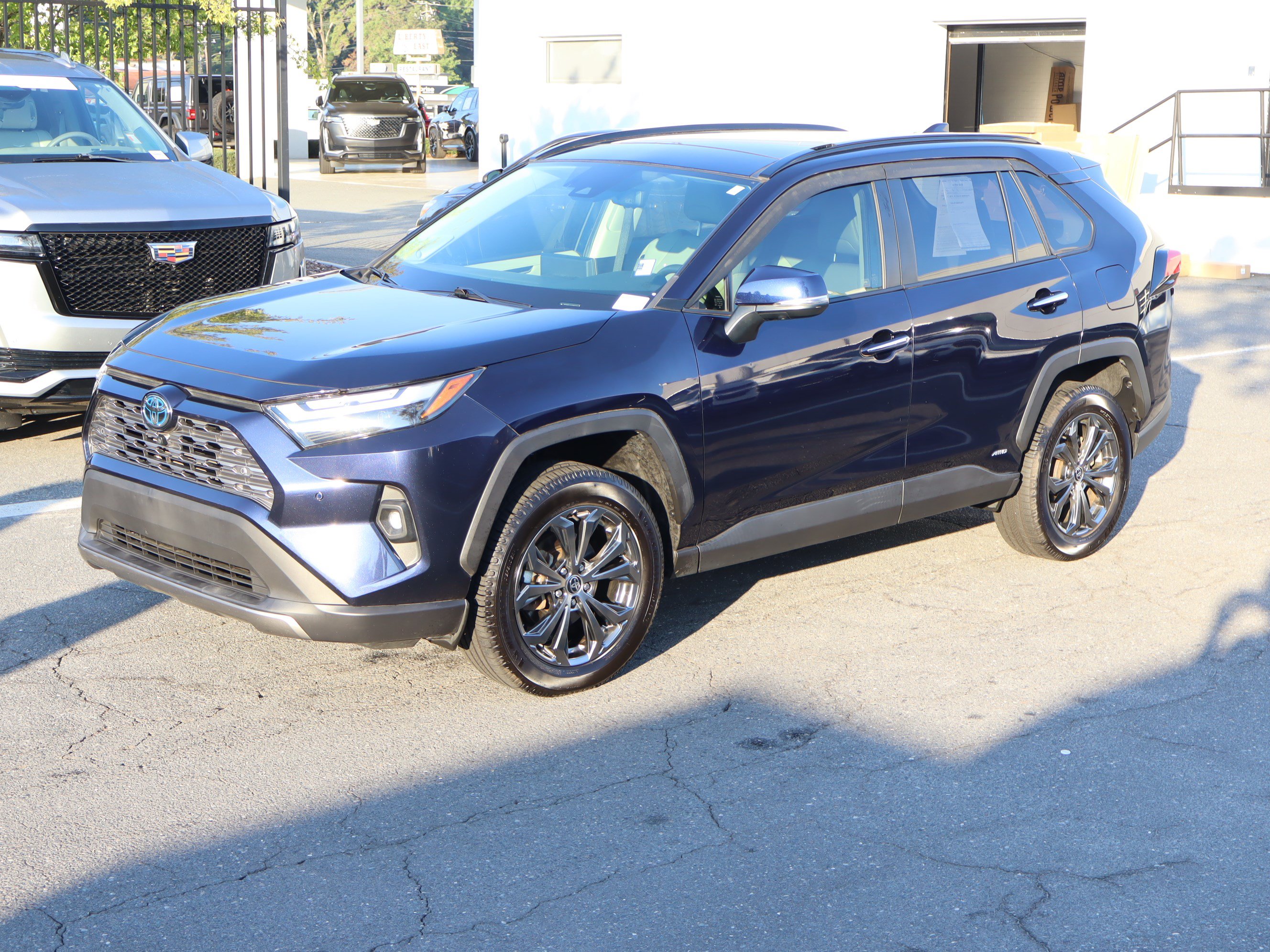 Used 2022 Toyota RAV4 Limited AWD/4WD image 5