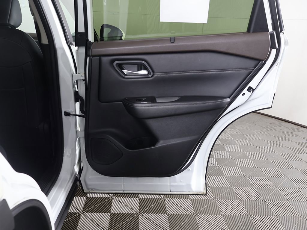 Used 2023 Nissan Rogue SV w/ SV Premium B Package image 25