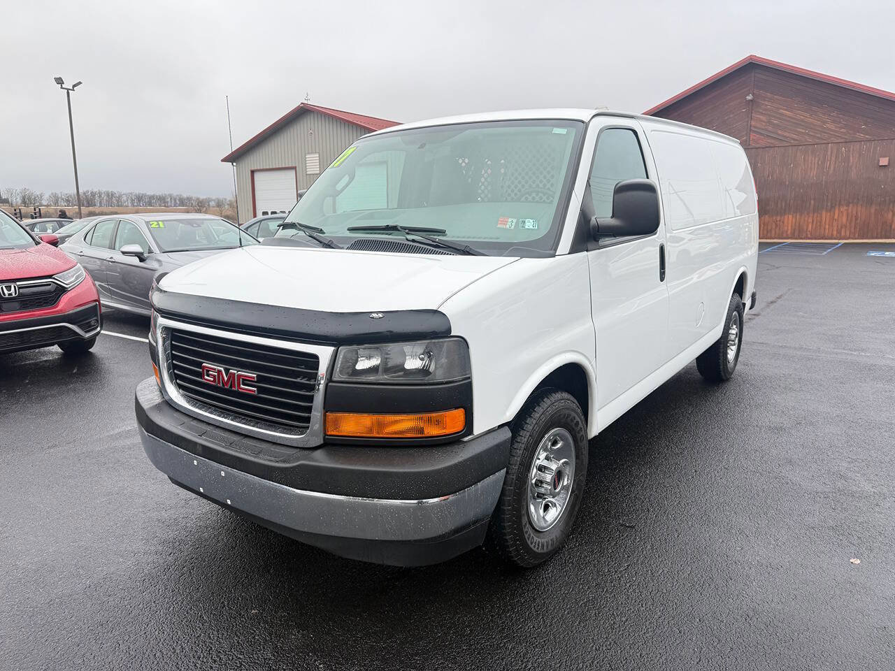 Used 2017 GMC Savana 2500 RWD image 2