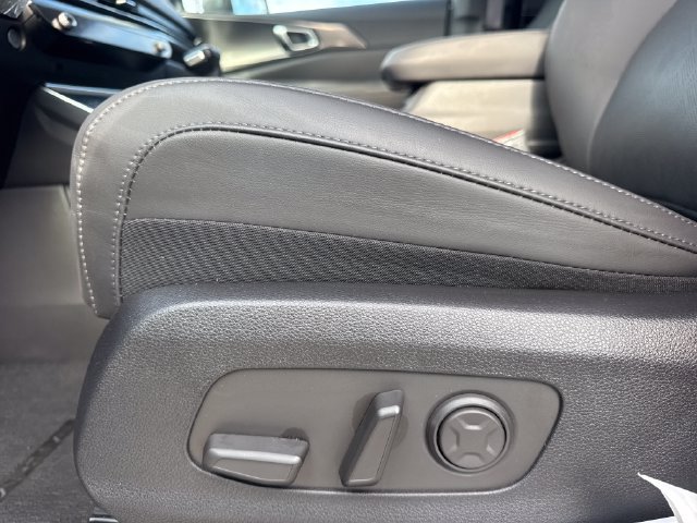 Used 2026 Kia Carnival SX w/ SX Dark Edition Package FWD image 16