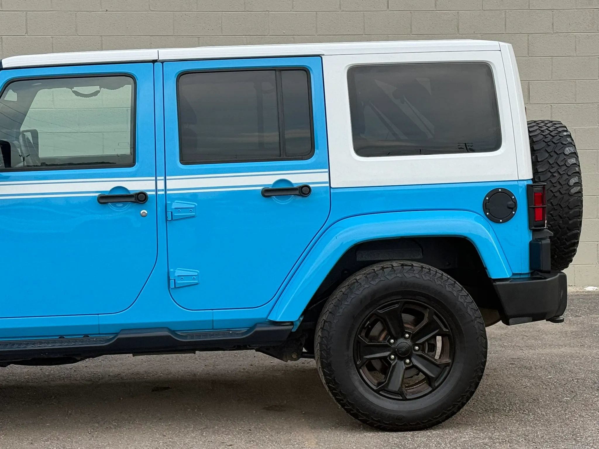 Used 2017 Jeep Wrangler Unlimited Sahara w/ Quick Order Package 23E Chief AWD/4WD image 4
