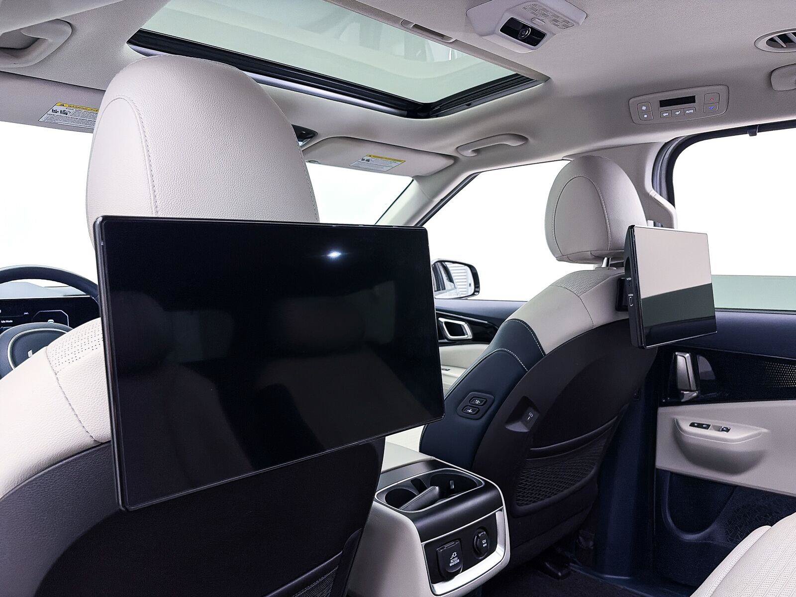 Used 2025 Kia Carnival SX Prestige FWD image 7