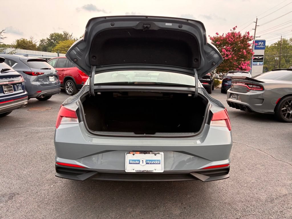 Used 2022 Hyundai Elantra SEL FWD image 9