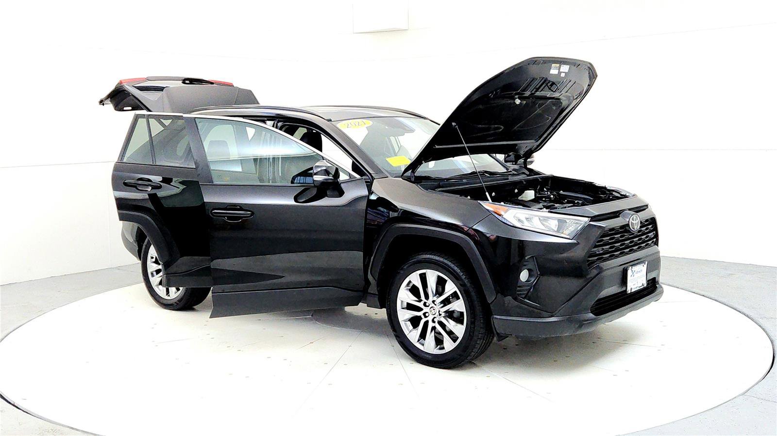 Used 2021 Toyota RAV4 XLE Premium AWD/4WD image 12