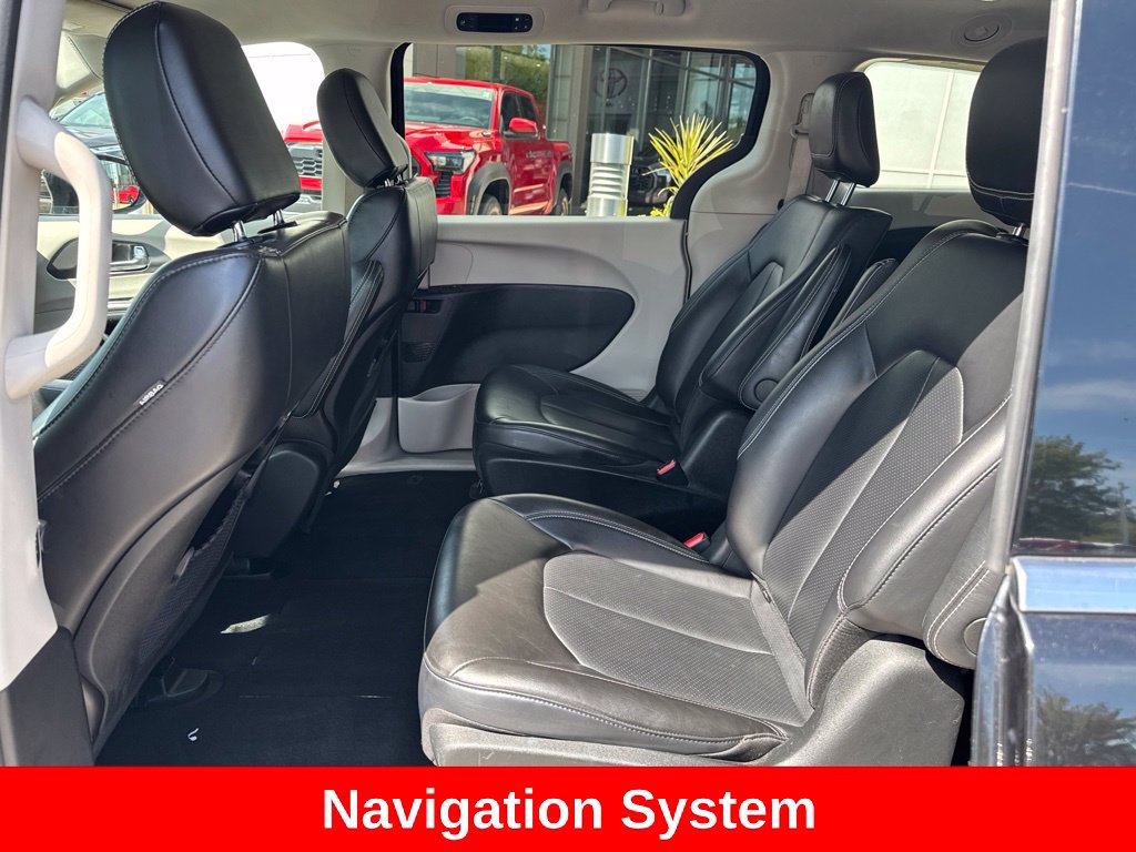 Used 2024 Chrysler Pacifica Limited FWD image 14