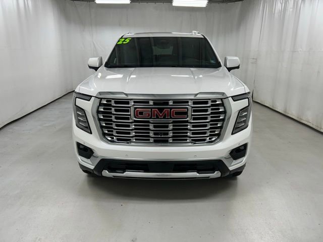 Used 2025 GMC Yukon Denali w/ Denali Reserve Package AWD/4WD image 3