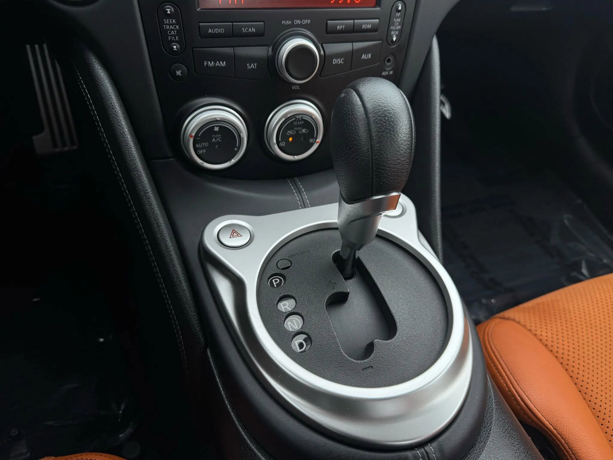 Used 2010 Nissan 370Z Touring image 38