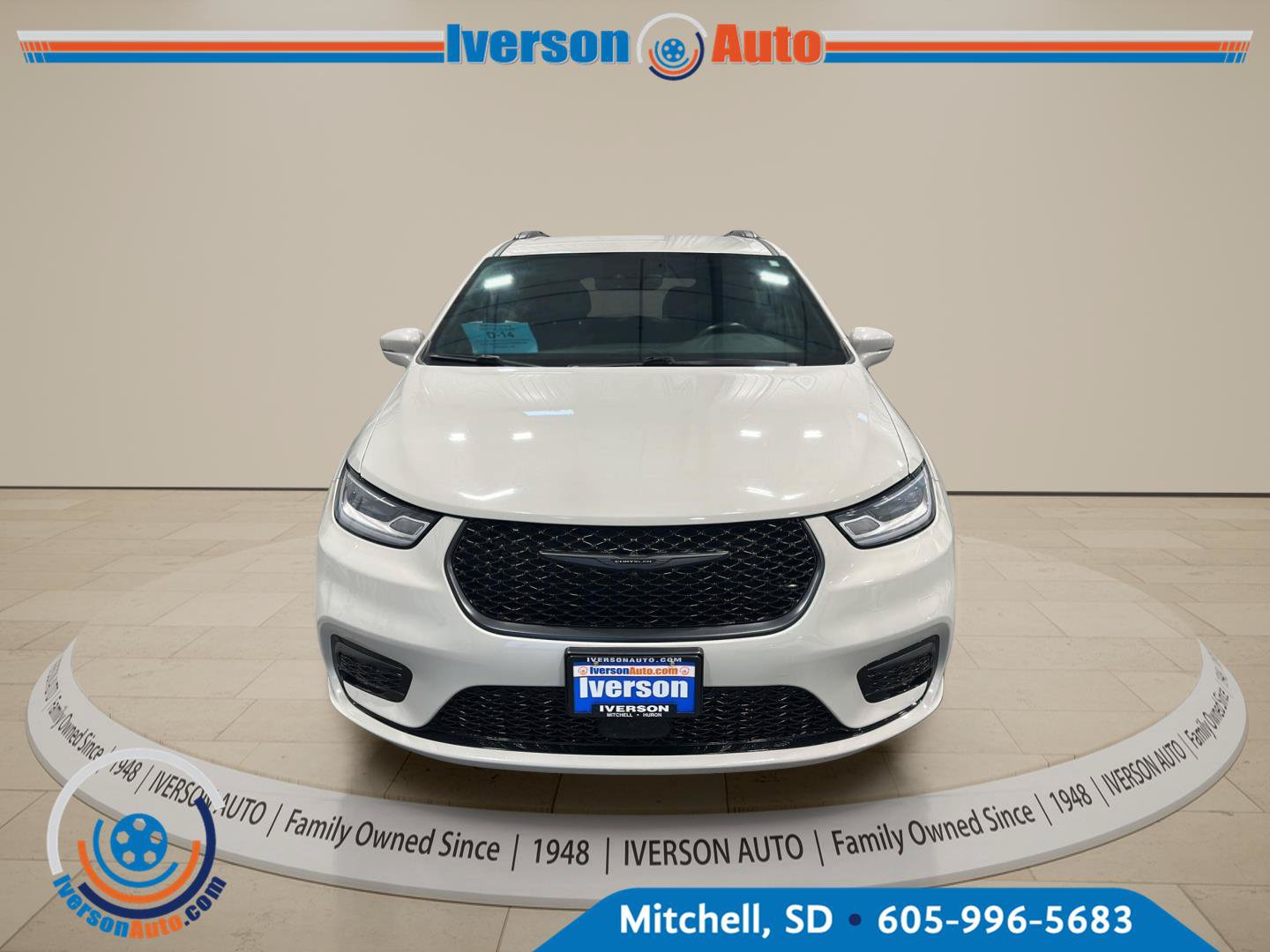 Used 2021 Chrysler Pacifica Touring-L w/ S Appearance Package AWD/4WD image 2
