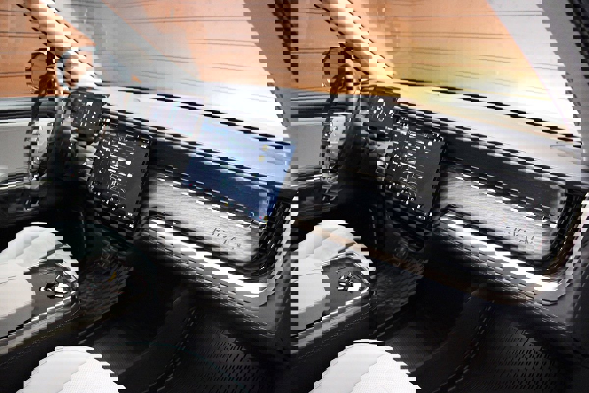 Used 2023 Rivian R1T Adventure image 27