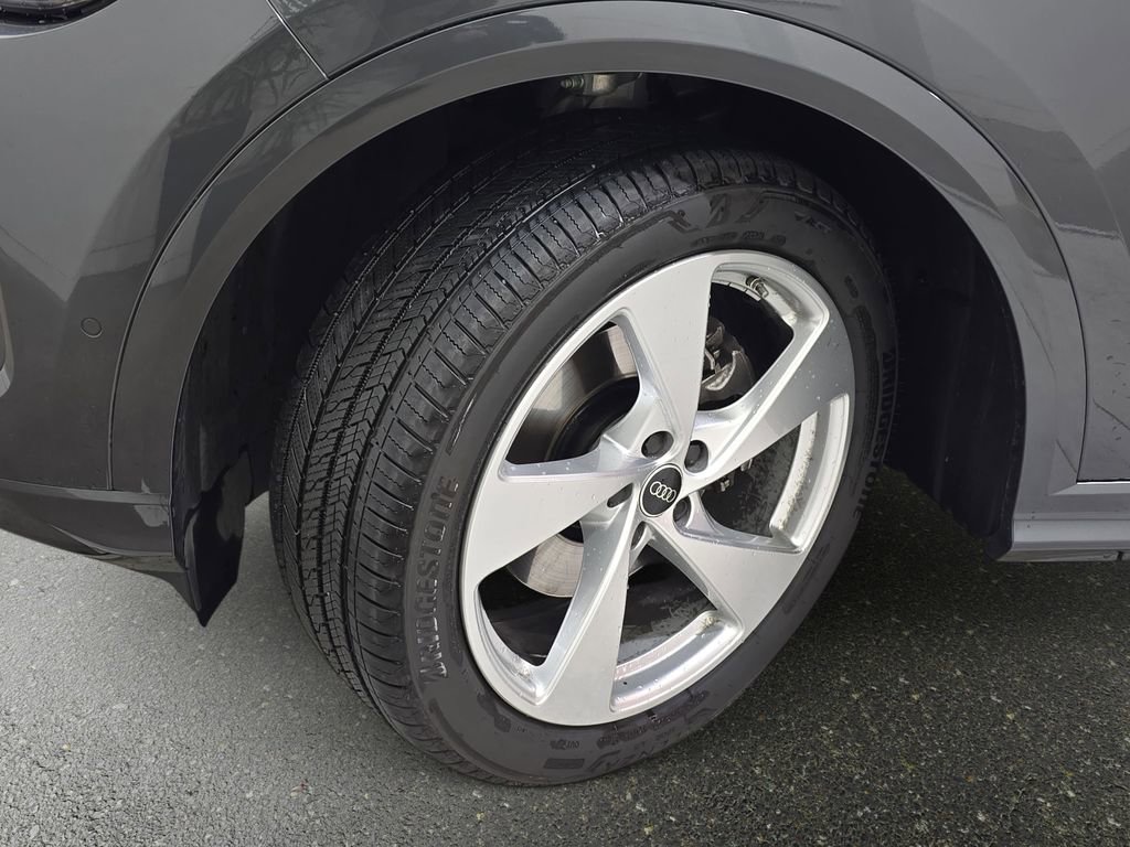 Certified 2025 Audi Q5 Prestige image 34