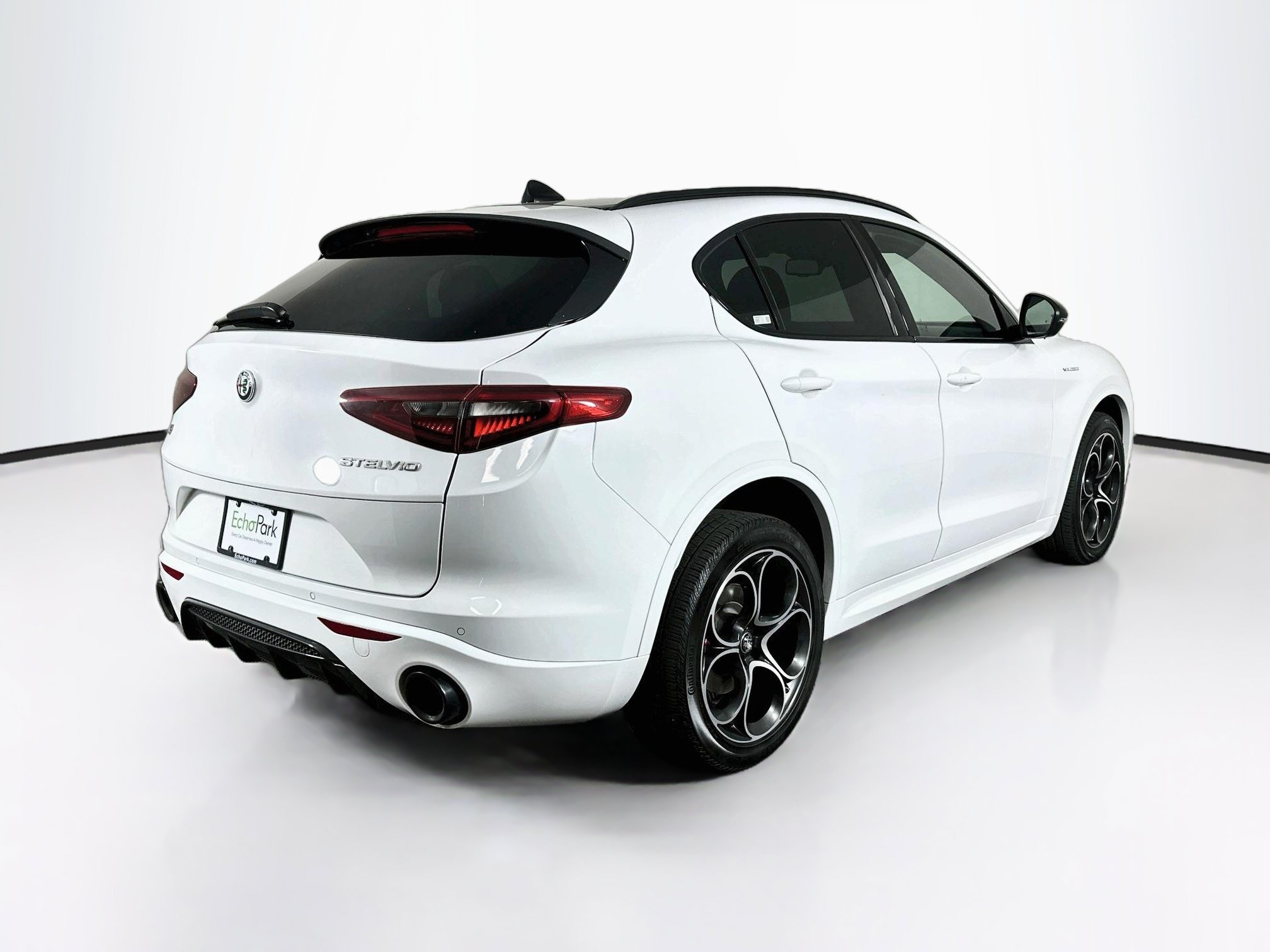 Used 2023 Alfa Romeo Stelvio Veloce AWD/4WD image 9