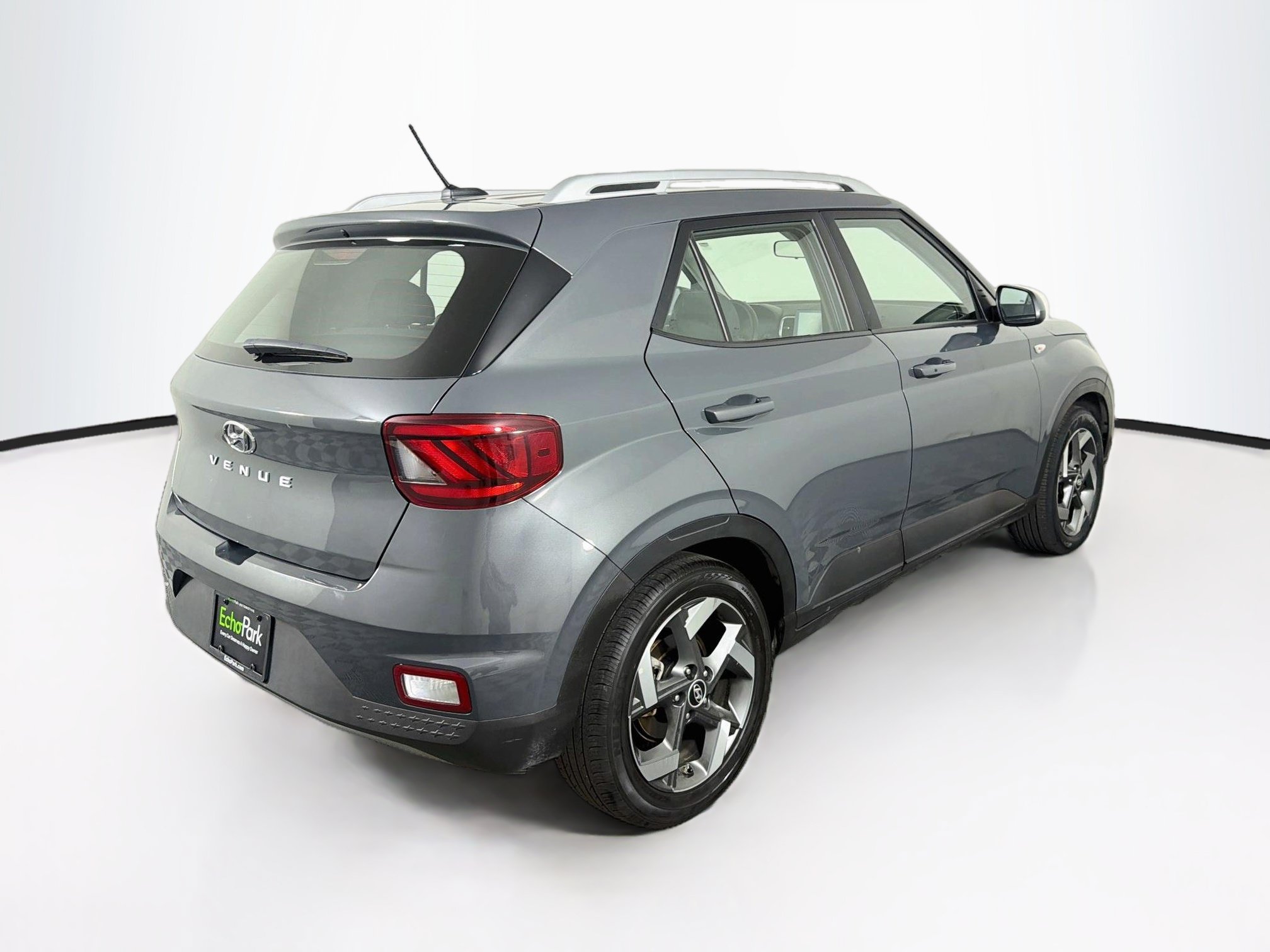 Used 2025 Hyundai Venue SEL FWD image 9