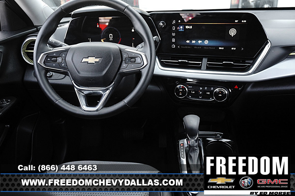 Used 2025 Chevrolet Trax LT w/ Driver Confidence Package FWD image 12