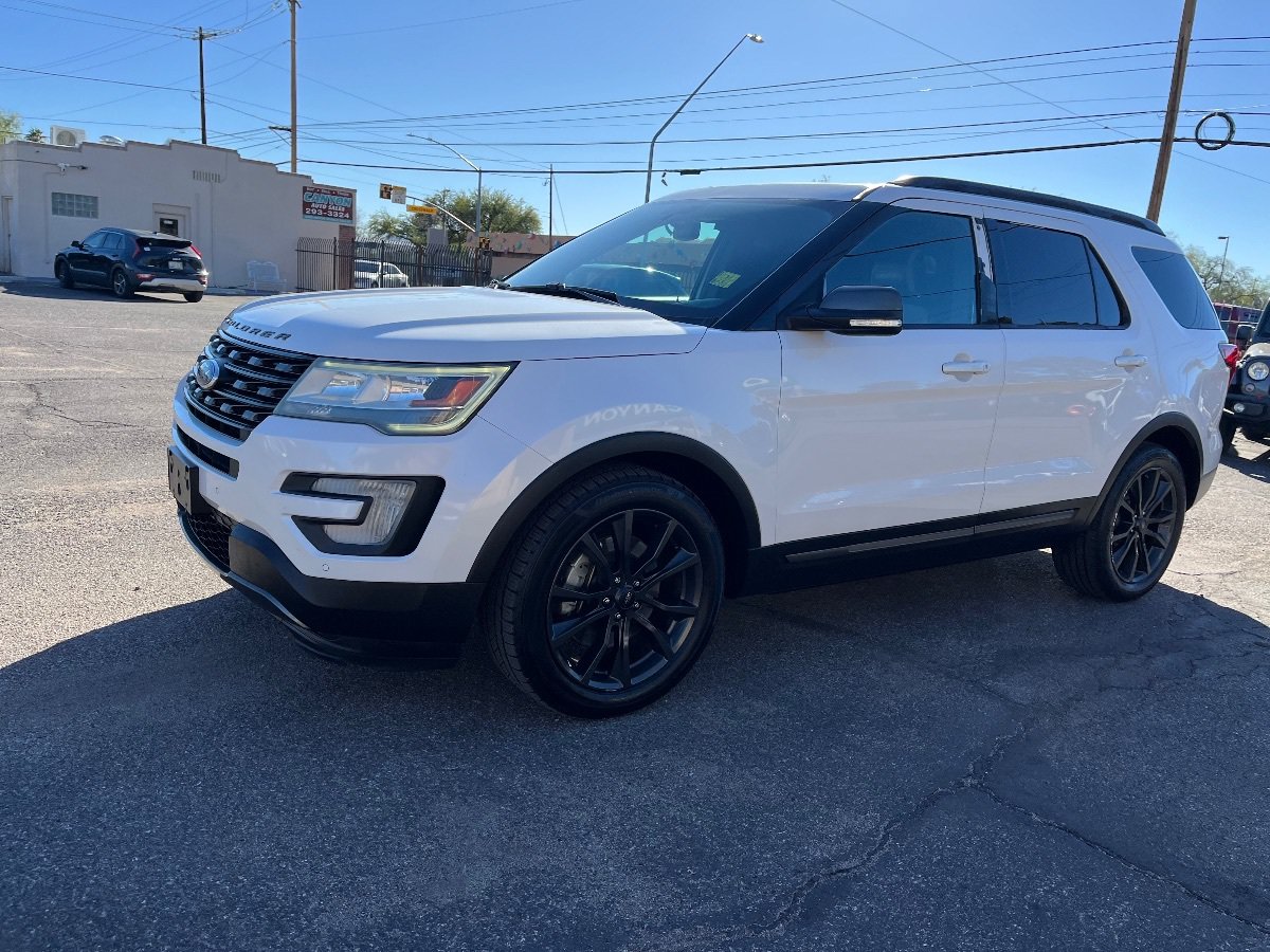 Used 2017 Ford Explorer XLT w/ Equipment Group 202A FWD image 10