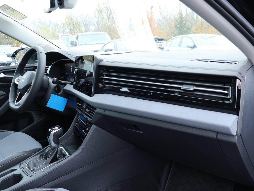 New 2026 Volkswagen Jetta SE FWD image 12