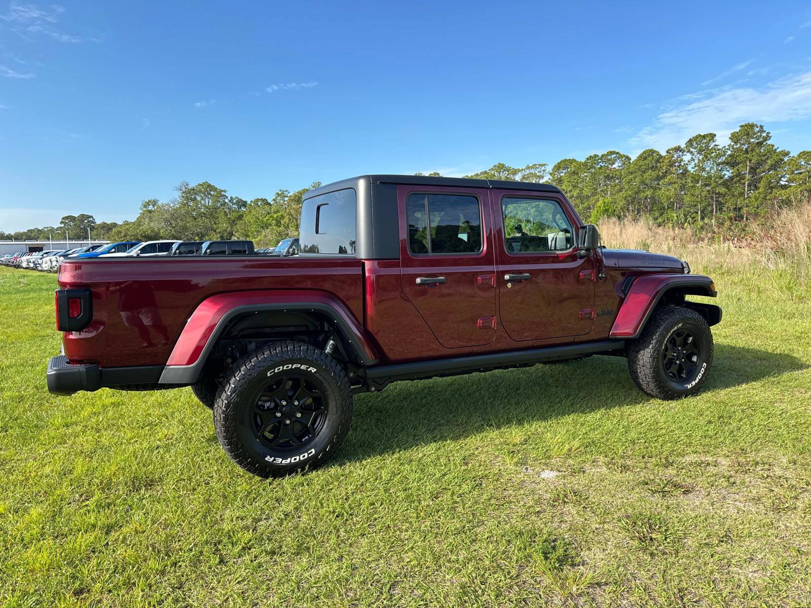 Certified 2022 Jeep Gladiator Overland AWD/4WD image 3