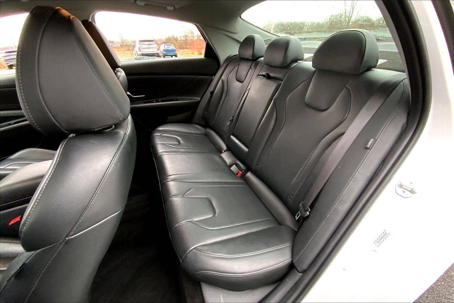 Used 2024 Hyundai Elantra Limited image 25