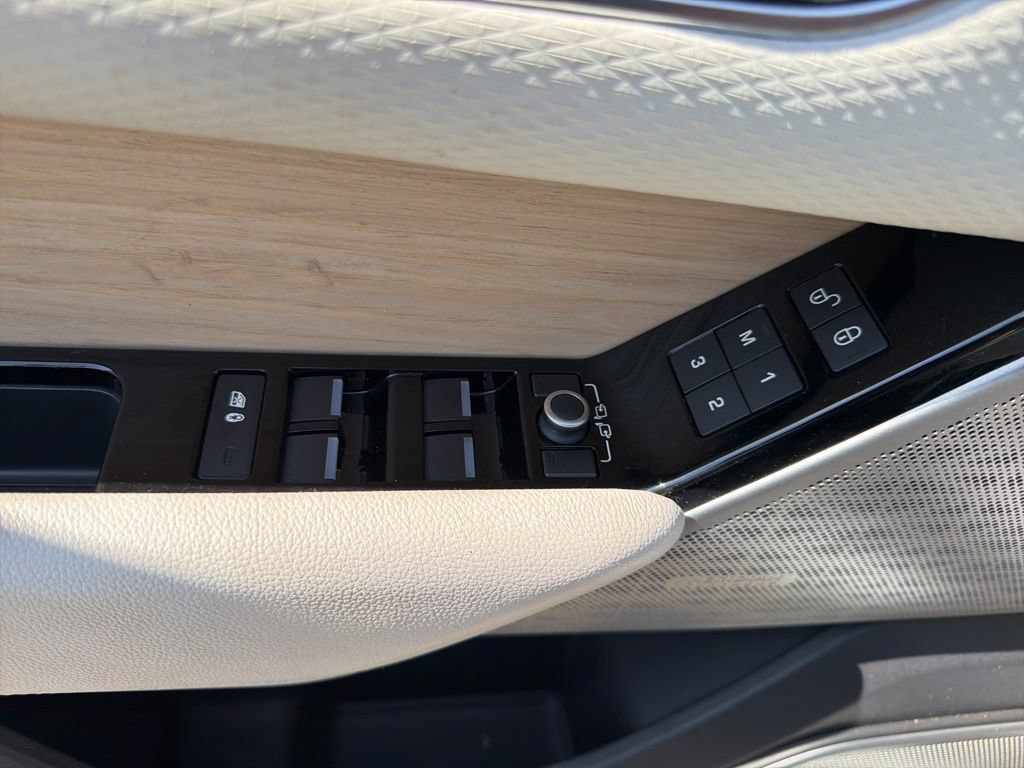 Used 2019 Land Rover Range Rover Velar R-Dynamic SE AWD/4WD image 27