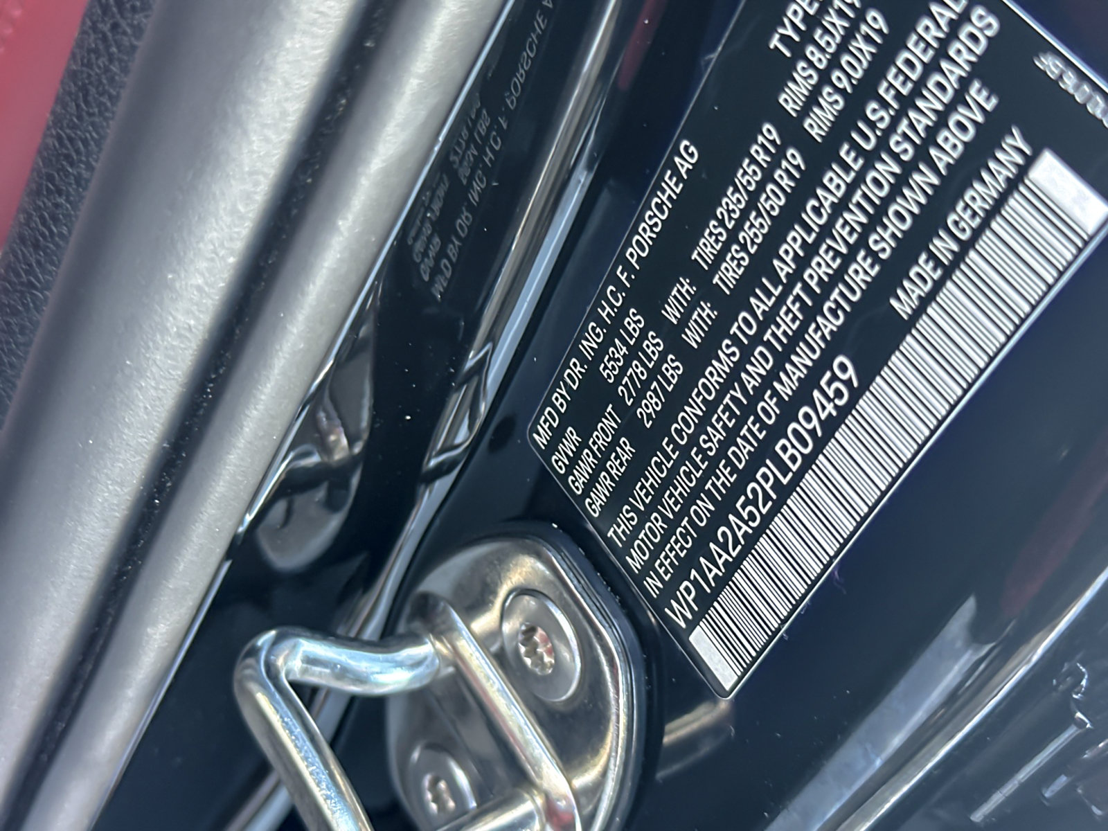 Certified 2023 Porsche Macan AWD/4WD image 35