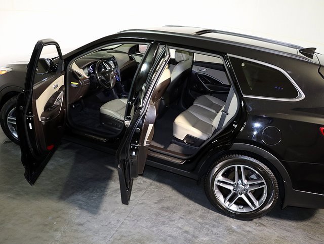 Used 2017 Hyundai Santa Fe SE Ultimate w/ Cargo Package image 5