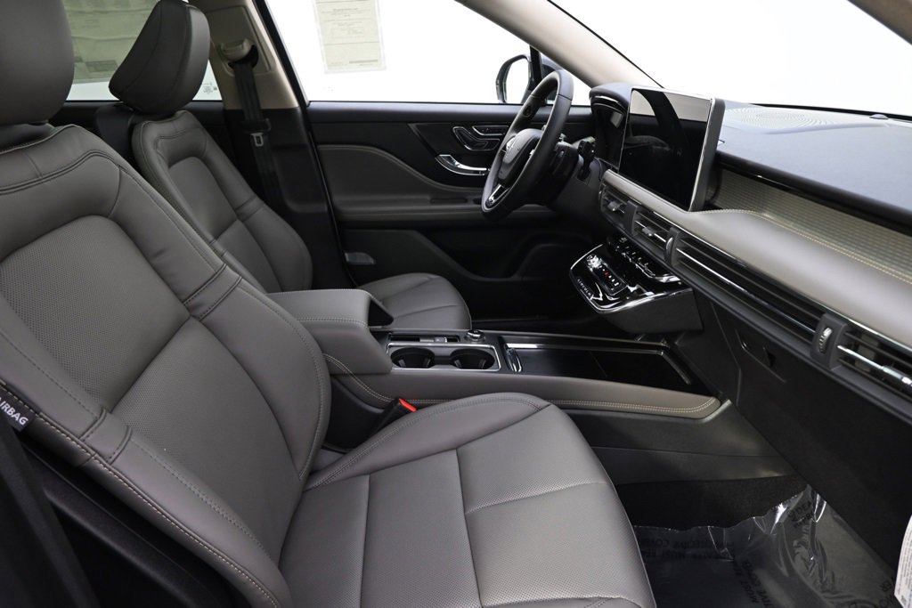 New 2026 Lincoln Corsair Premiere image 16