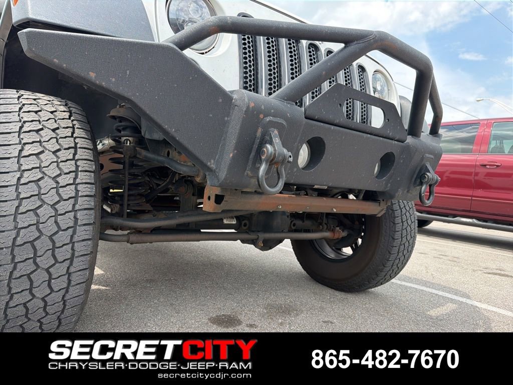 Used 2014 Jeep Wrangler Unlimited Rubicon w/ Connectivity Group AWD/4WD image 5