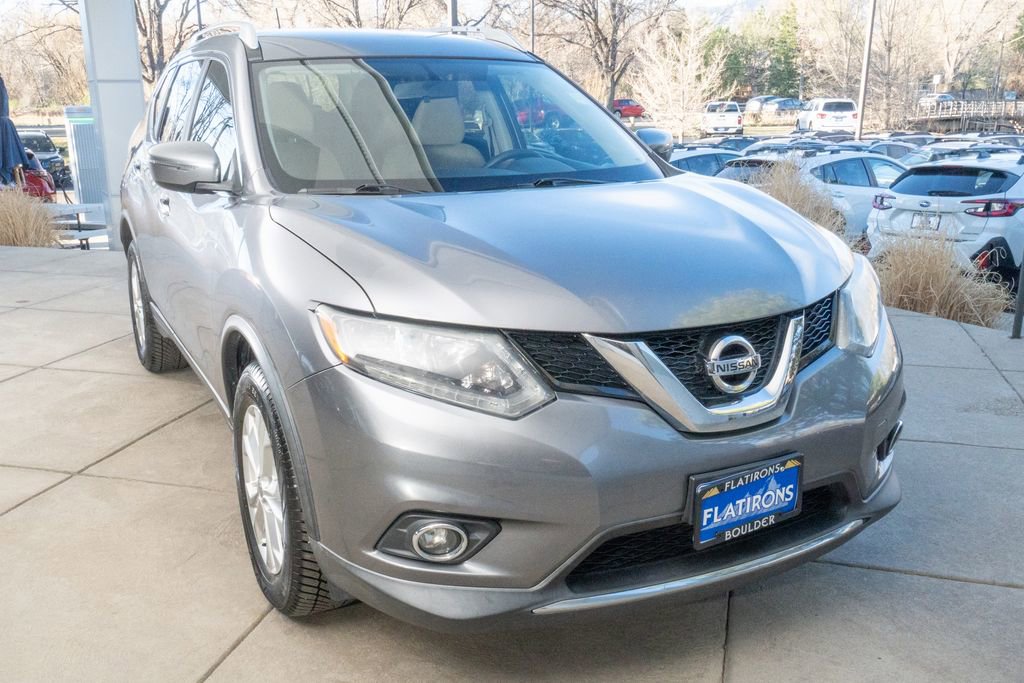 Used 2016 Nissan Rogue SV AWD/4WD image 2