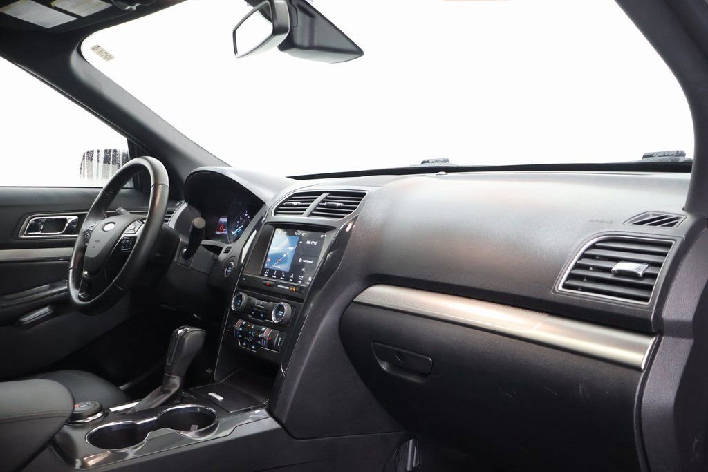 Used 2018 Ford Explorer XLT w/ Equipment Group 202A image 23