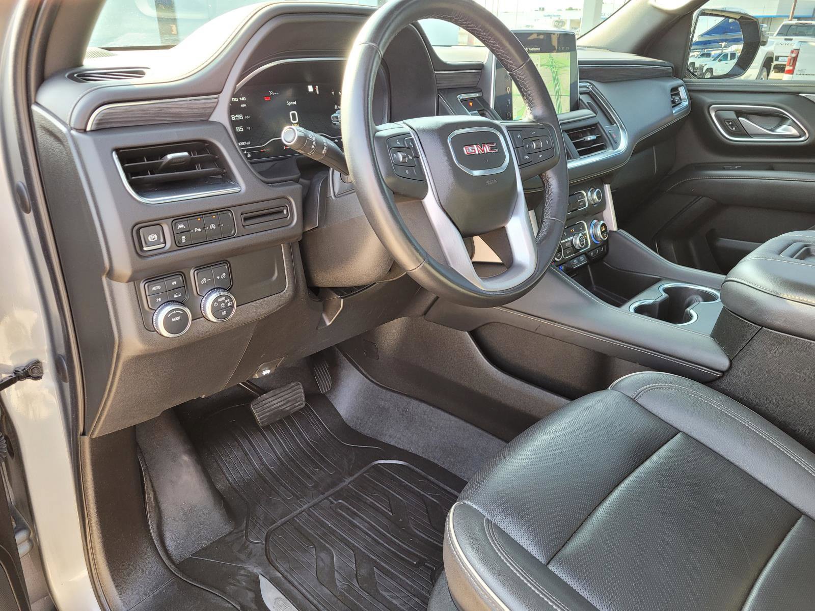 Used 2023 GMC Yukon XL SLT AWD/4WD image 20