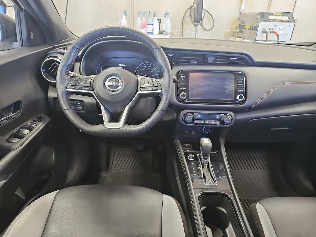 Used 2022 Nissan Kicks SR w/ Premium Package FWD image 15