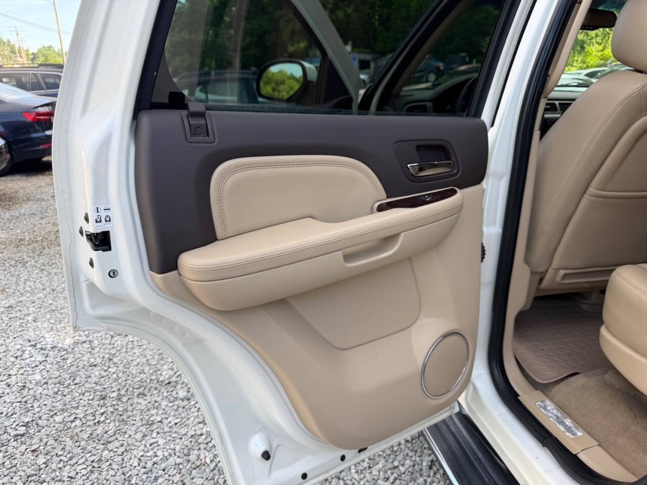 Used 2011 GMC Yukon Denali AWD/4WD image 13